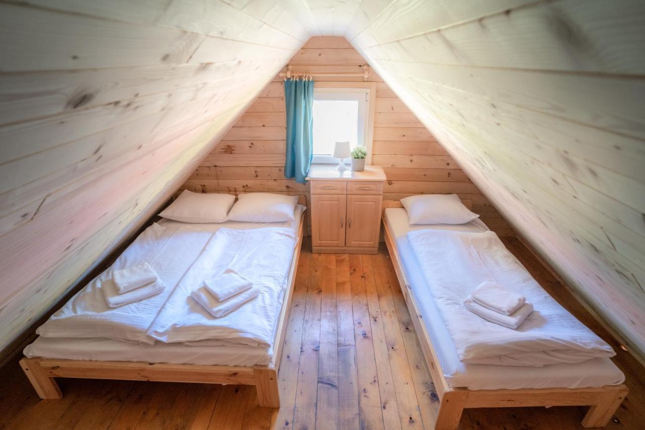 Pod Cyprysami - Surf & Family Resort ヤスタルニャ エクステリア 写真